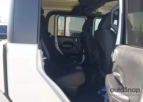 2021 Jeep Gladiator Willys 4X4 z USA, uszkodzony, nr VIN 1C6HJTAG3ML577694